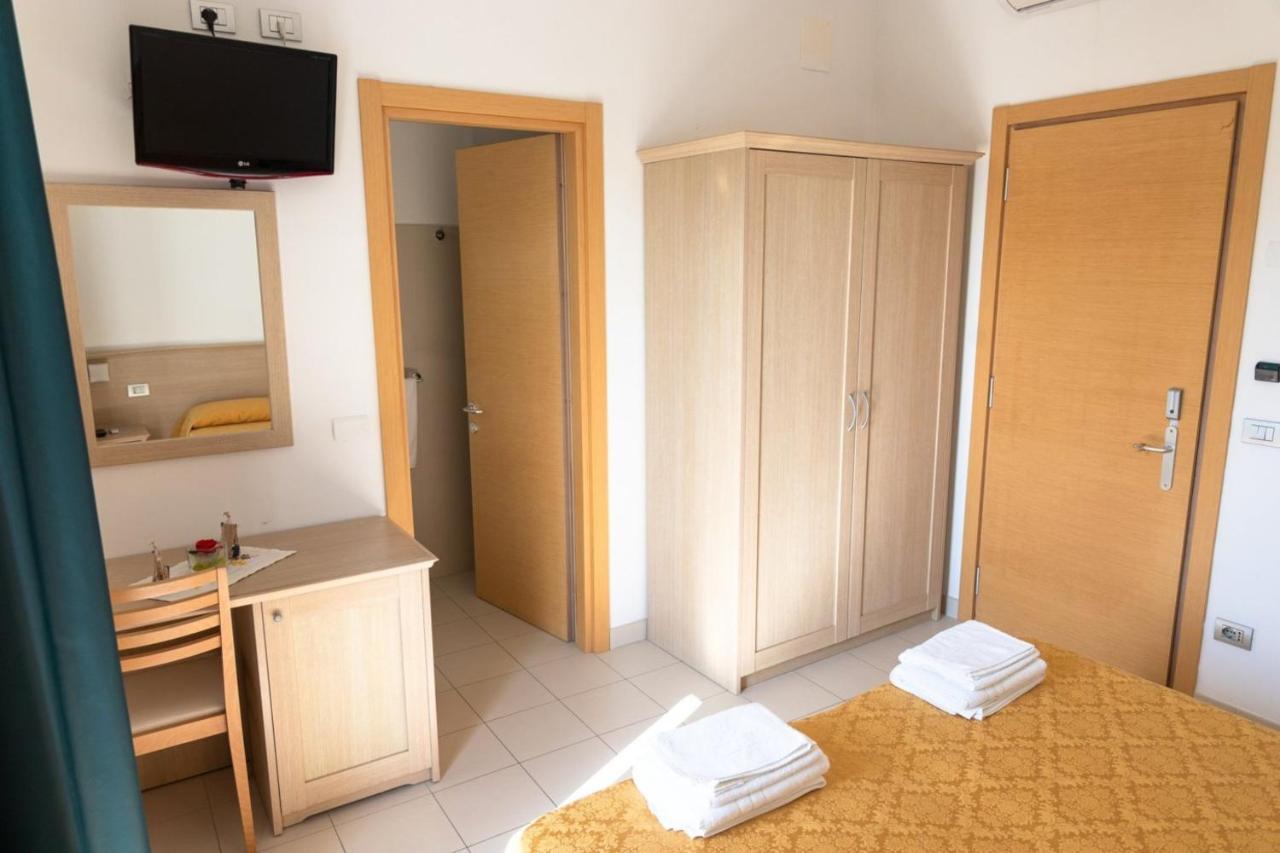 Hotel Capitano Торторето Экстерьер фото