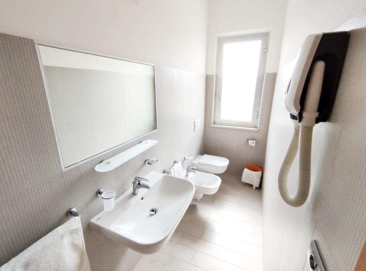 Hotel Capitano Торторето Экстерьер фото
