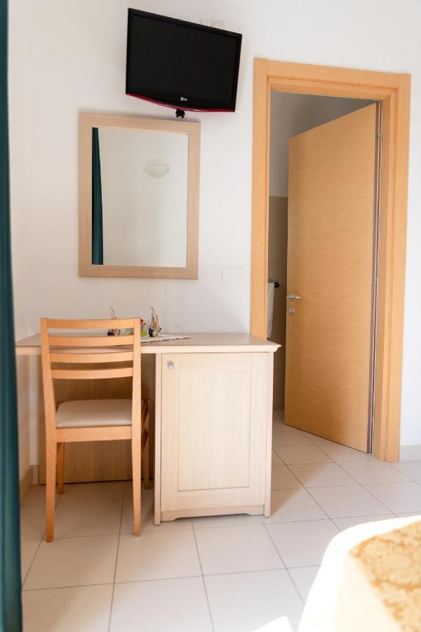 Hotel Capitano Торторето Экстерьер фото
