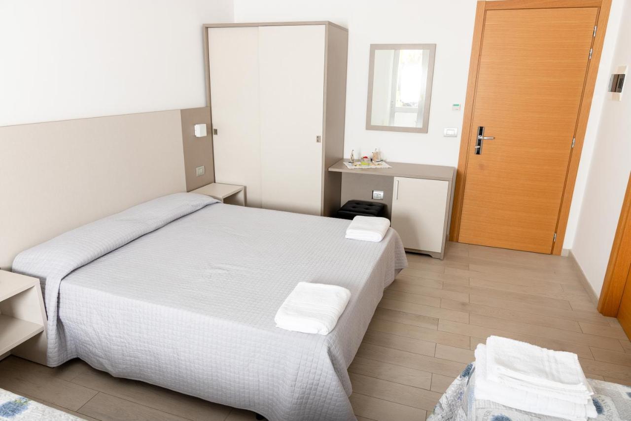 Hotel Capitano Торторето Экстерьер фото