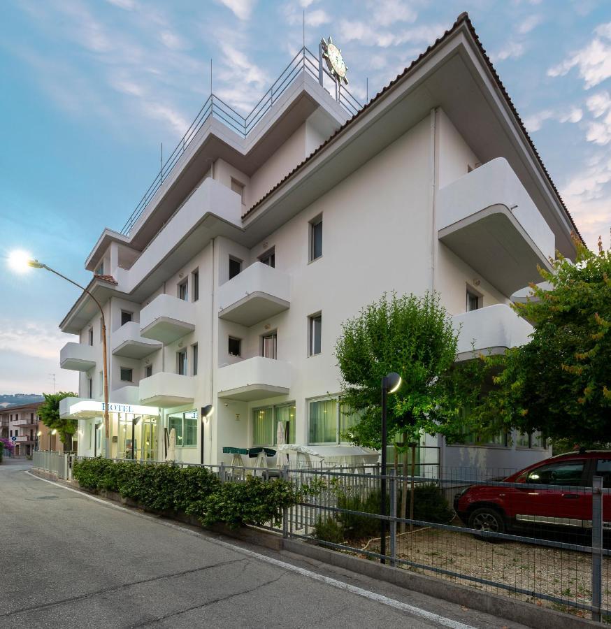 Hotel Capitano Торторето Экстерьер фото